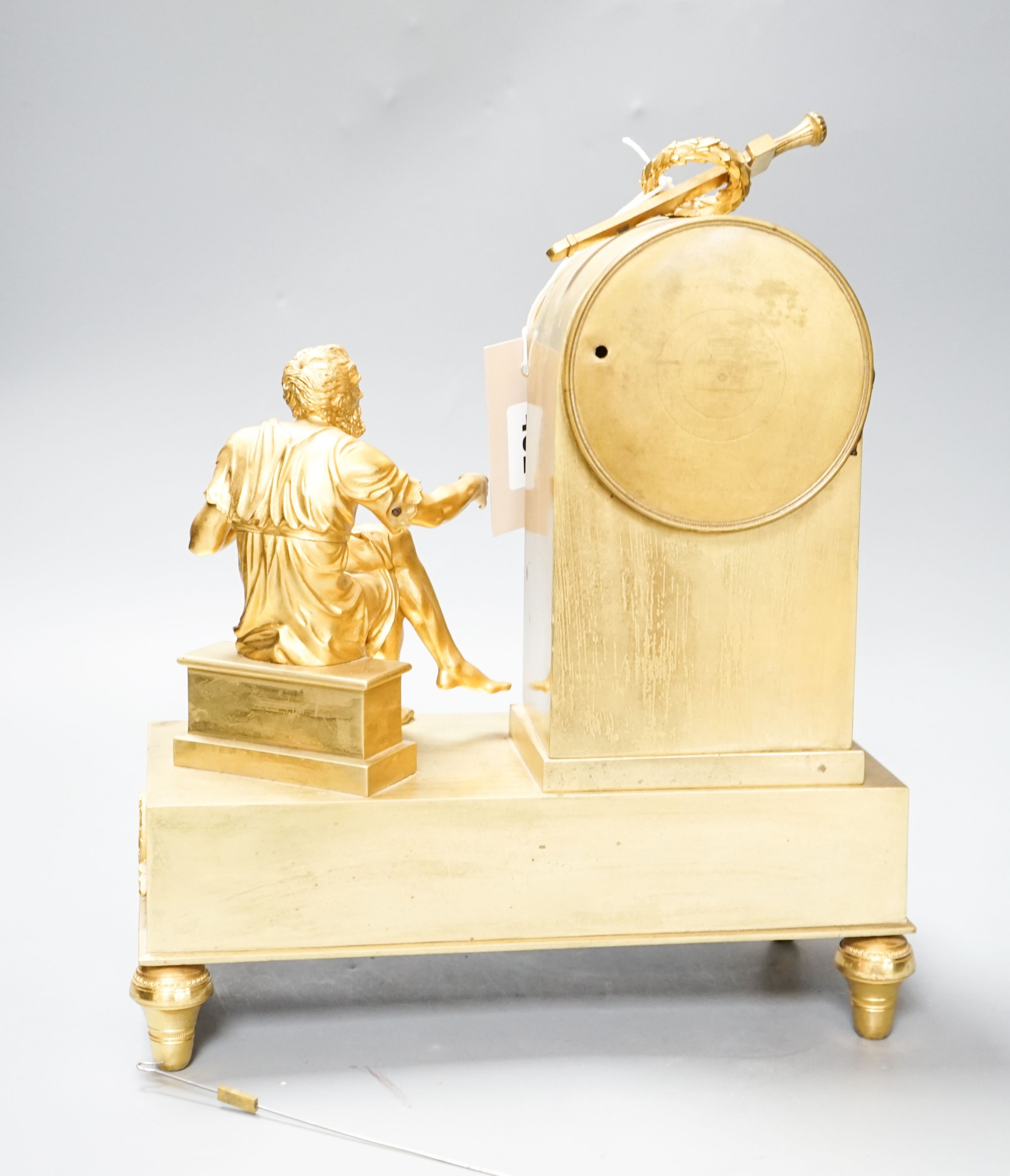 An early 19th century French ormolu mantel clock, silk suspension and outside countwheel, 32cm